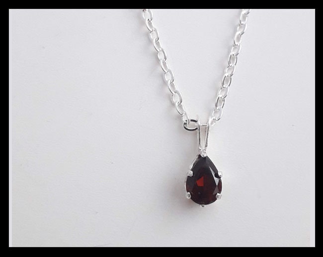 7x5mm Tropfenförmiger Granat | Januar Geburtsstein Anhänger Mit Verstellbarer Sterling Silber Kette Halskette - Tolles Schmuck Geschenk von FurrEndlyCrafts