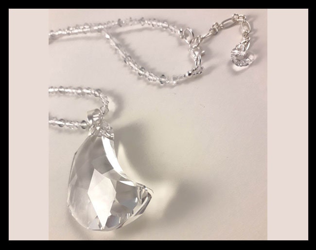 Große Swarovski Halbmond Und Preciosa Kristall Halskette - Inspiration Design Von Sailor Moon von FurrEndlyCrafts