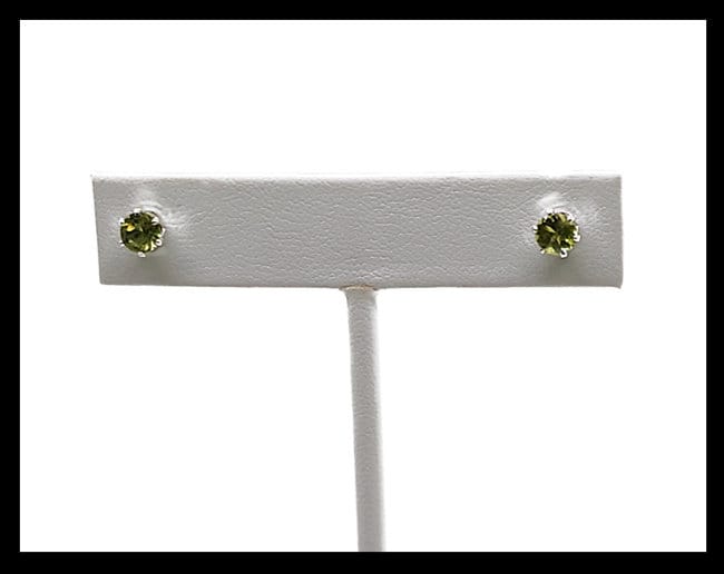 Handgefertigte Peridot Ohrstecker August Geburtsstein, Sterling Silber von FurrEndlyCrafts
