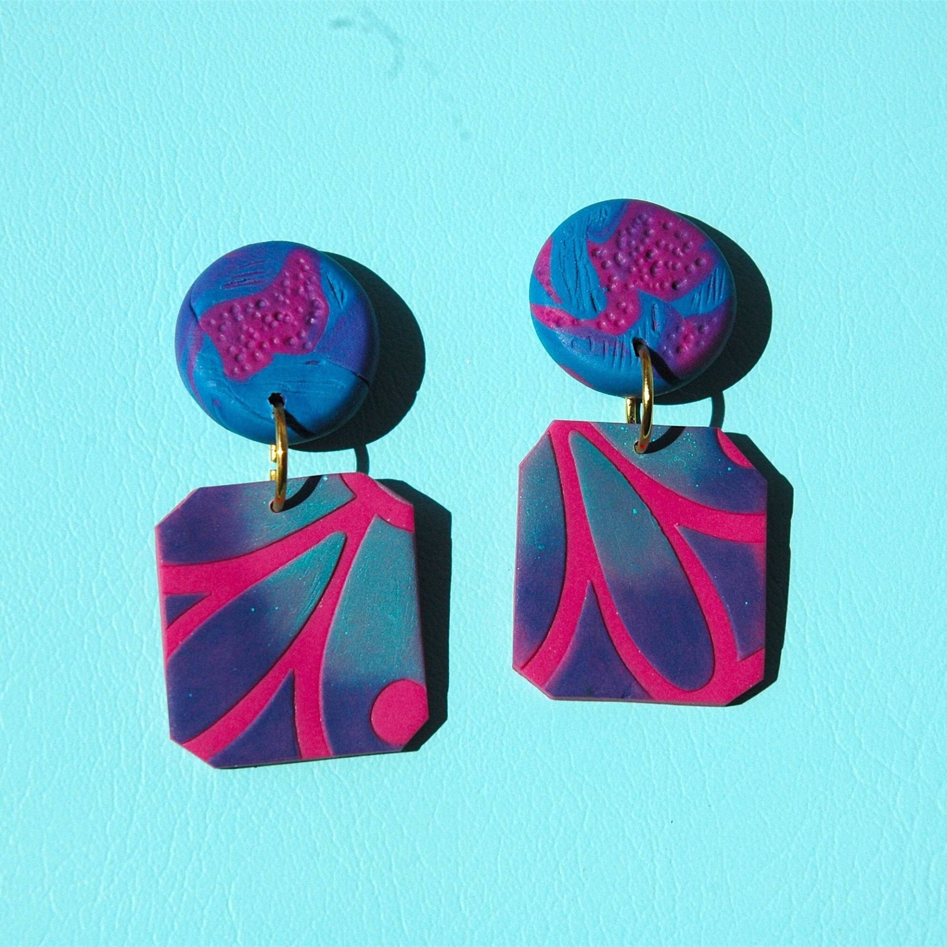 Pinke Ohrringe, Fuchsia Lila Und Blaue Ohrringe Mit Marmor Ohrsteckern, Mittelgroße Leichte Boho Chic Polymer Clay Statement Pinke Ohrringe, Fuchsia Lila Und Blaue Ohrringe Mit Marmor Ohrsteckern, Mittelgroße Leichte Boho Chic Polymer Clay Statement von FurryQuill