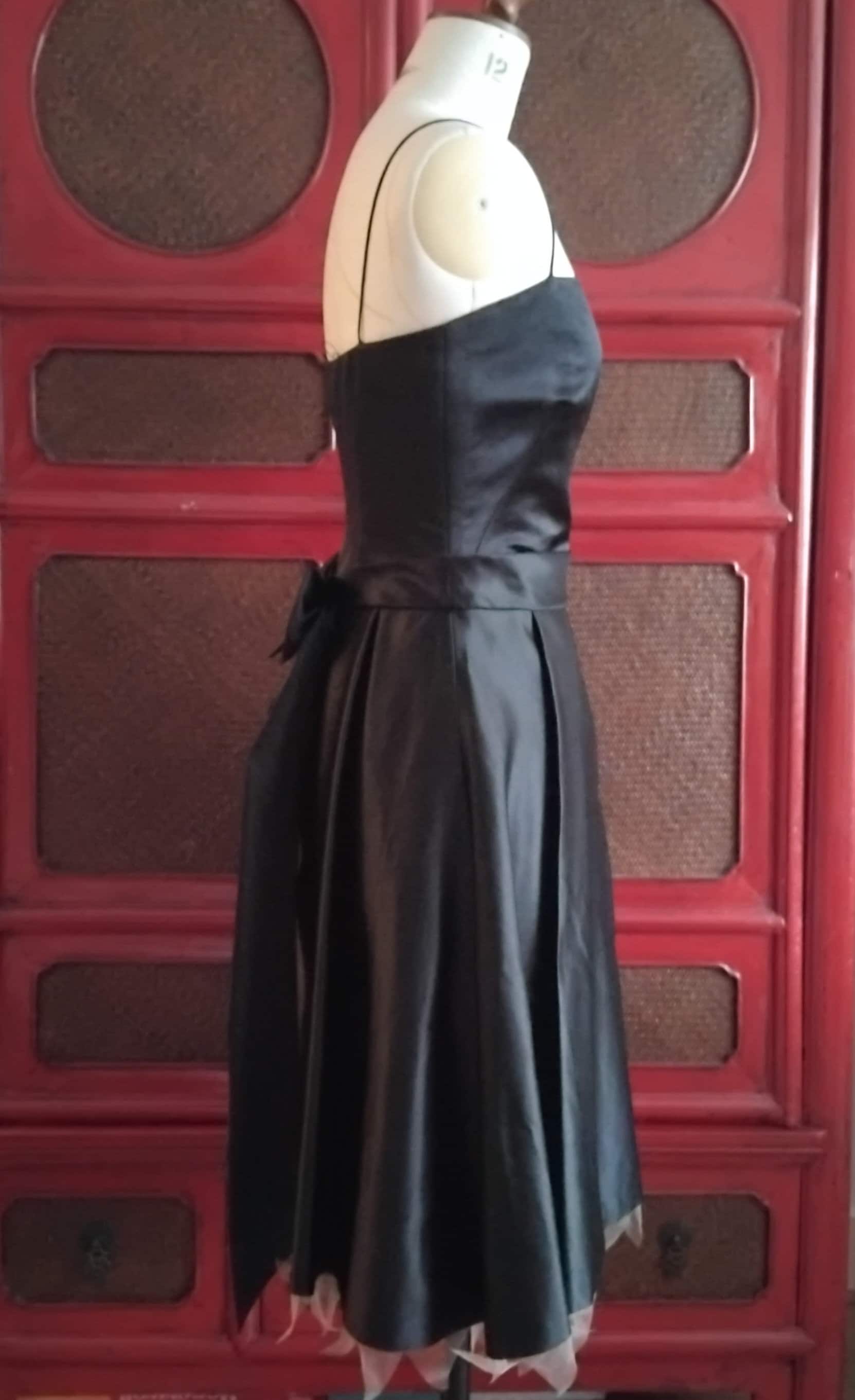 Ronit Zilkha 100% Seiden Satin Das Kleine Schwarze - Größe 36 Designer Sample Ronit Zilkha 100% Seiden Satin Das Kleine Schwarze - Größe 36 Designer Sample von FuselageFashion