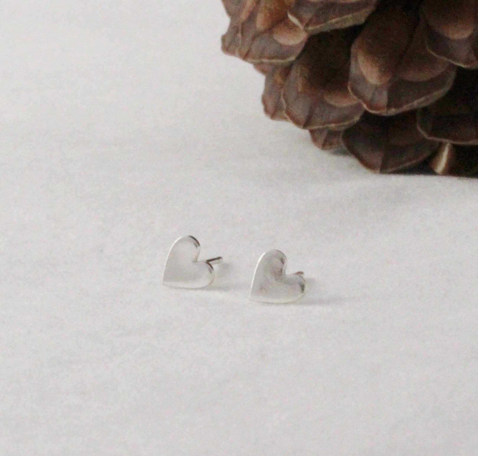 sterling Silber Kleine Herz Ohrstecker , Hochzeitsgeschenk, Silberhochzeitstag sterling Silber Kleine Herz Ohrstecker , Hochzeitsgeschenk, Silberhochzeitstag von FussyFoxJewellery