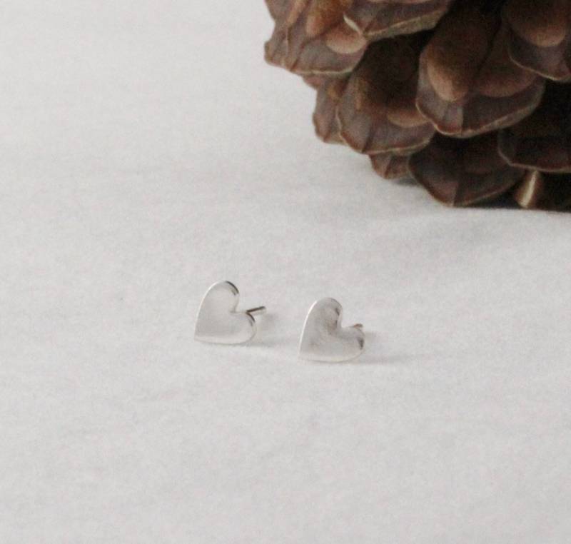 sterling Silber Kleine Herz Ohrstecker , Hochzeitsgeschenk, Silberhochzeitstag sterling Silber Kleine Herz Ohrstecker , Hochzeitsgeschenk, Silberhochzeitstag von FussyFoxJewellery