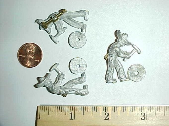 1 Vintage Gegossene Metall-Mann Mit Hut Bergbau Hammer Aufheben Button Einstellung L53 von Futuryo