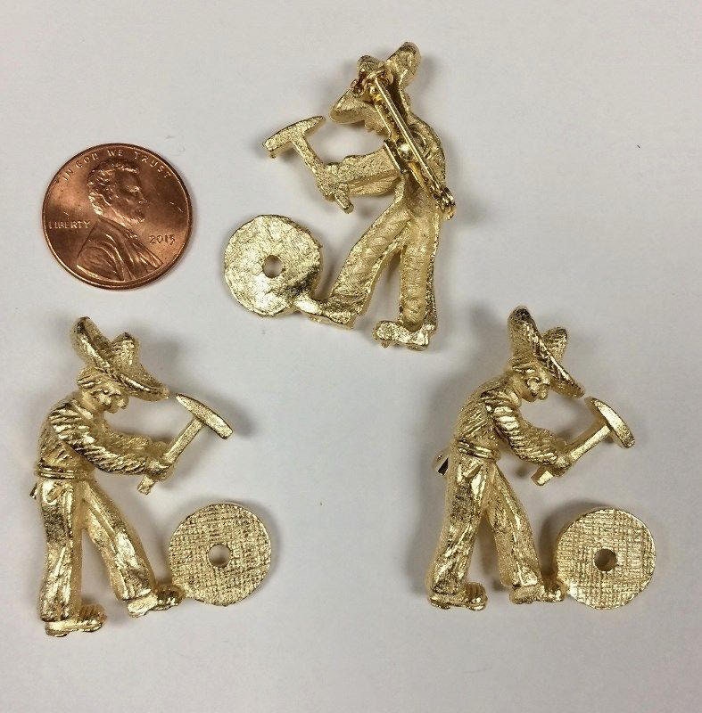 1 Vintage Vergoldeter Mann Im Hut Mit Hammer Unset Pinback Setting L66 von Futuryo