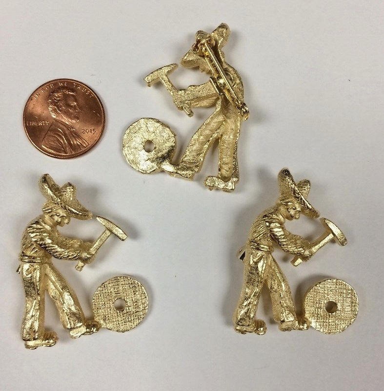 1 Vintage Vergoldeter Mann Im Hut Mit Hammer Unset Pinback Setting L66 von Futuryo