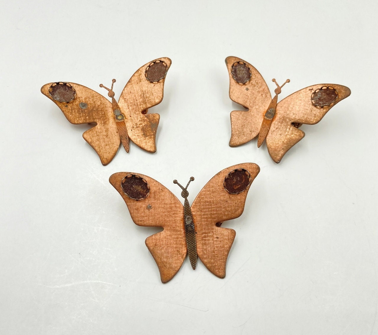 3 Vintage Alter Kupfer Beschichtete Butterfly Bar Pins Mit Zwei 10x8mm. Ovale Flügel Brosche L702 von Futuryo