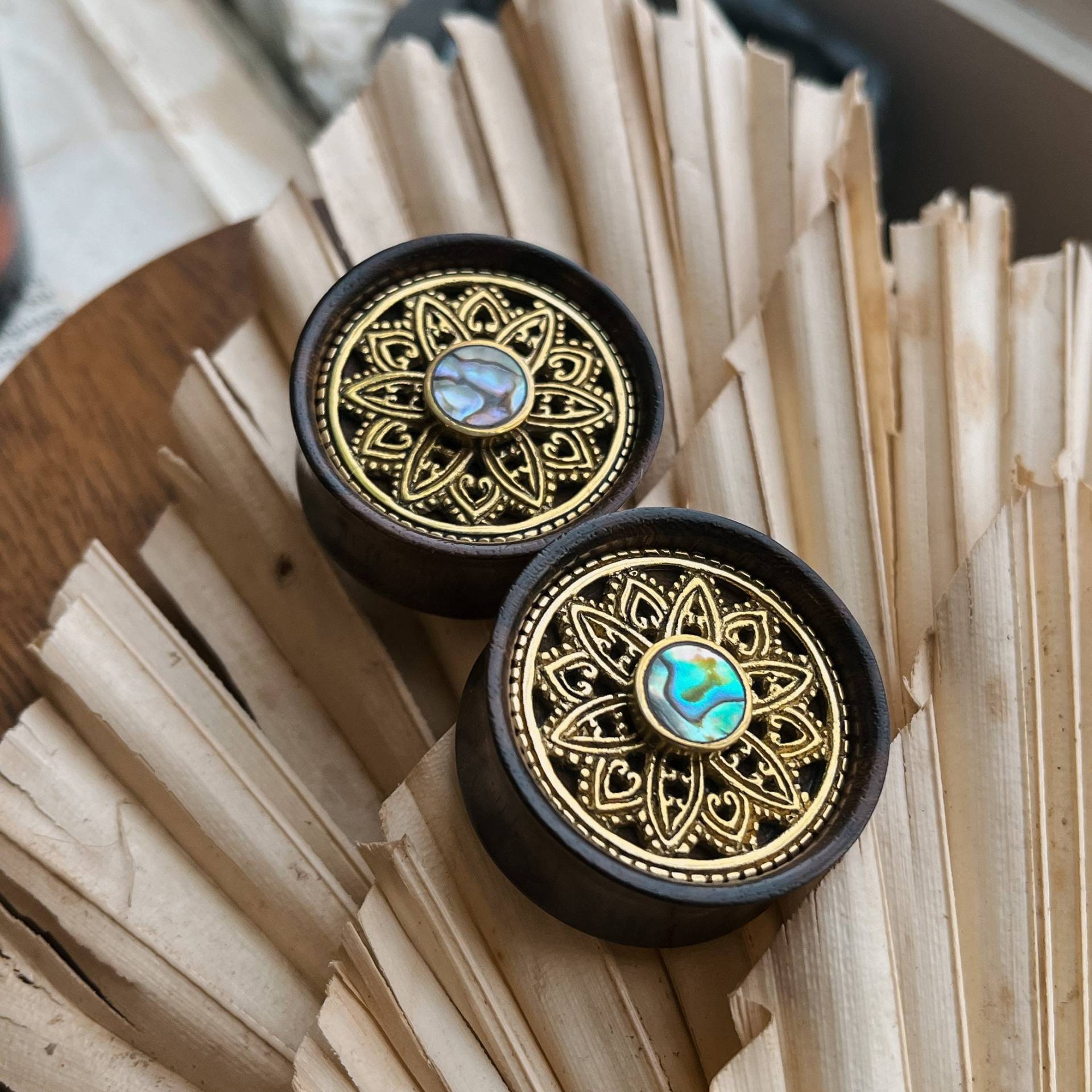 Abalone Wood Plugs 30mm ܍ Pair Gold Abalone Wood Plugs 30mm ܍ Pair Gold von FuxJewellerySale