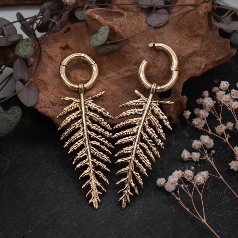 Fern Leaf Ear Weights ܍ Hangers Clicker Pair Silver & Gold Stretched Lobes Nature-Inspired Botanical Fern Leaf Ear Weights ܍ Hangers Clicker Pair Silver & Gold Stretched Lobes Nature-Inspired Botanical von FuxJewellerySale