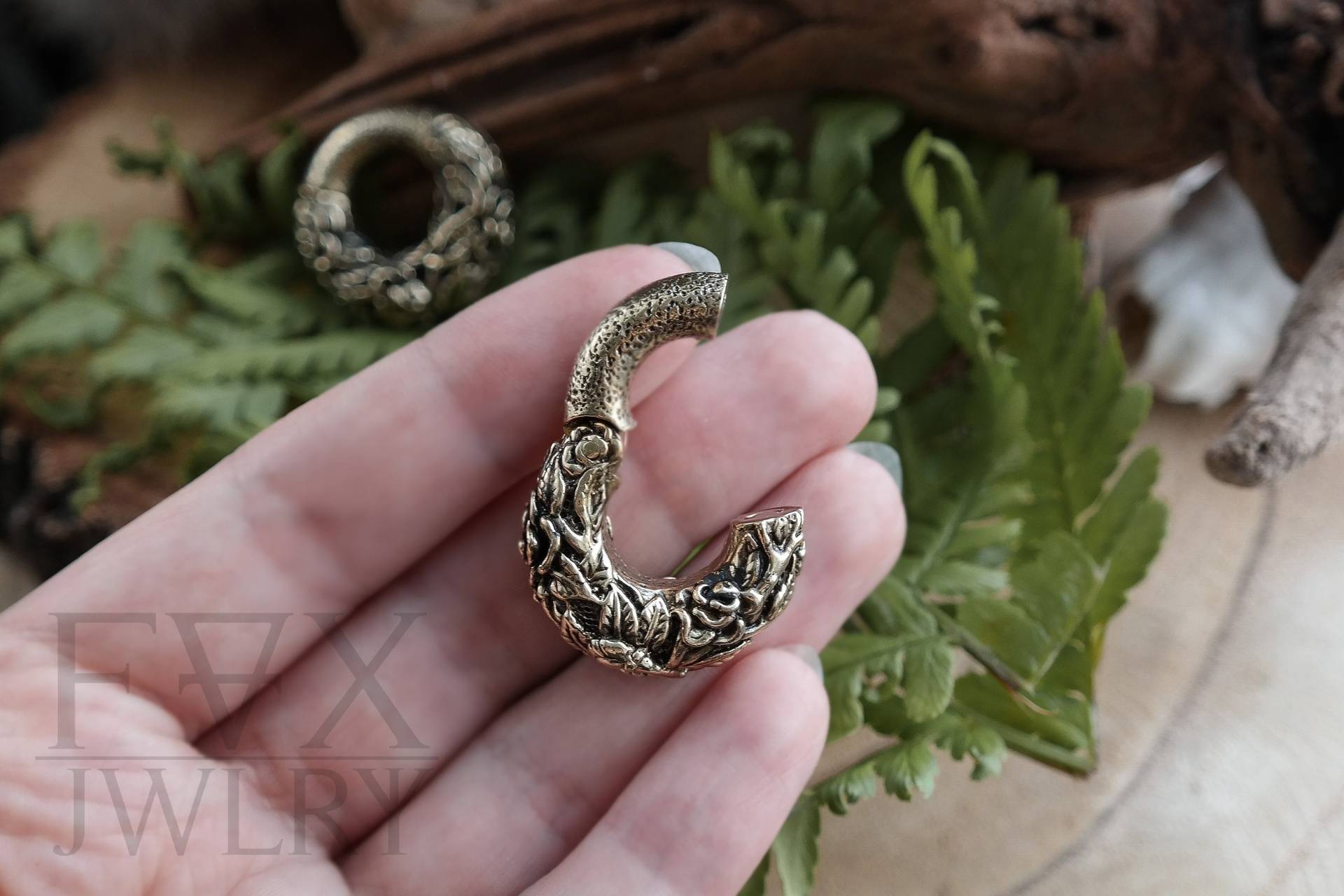 Golden Floral Ear Weights ܍ Clicker Pair Golden Floral Ear Weights ܍ Clicker Pair von FuxJewellerySale