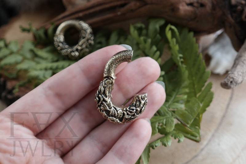 Golden Floral Ear Weights ܍ Clicker Pair Golden Floral Ear Weights ܍ Clicker Pair von FuxJewellerySale