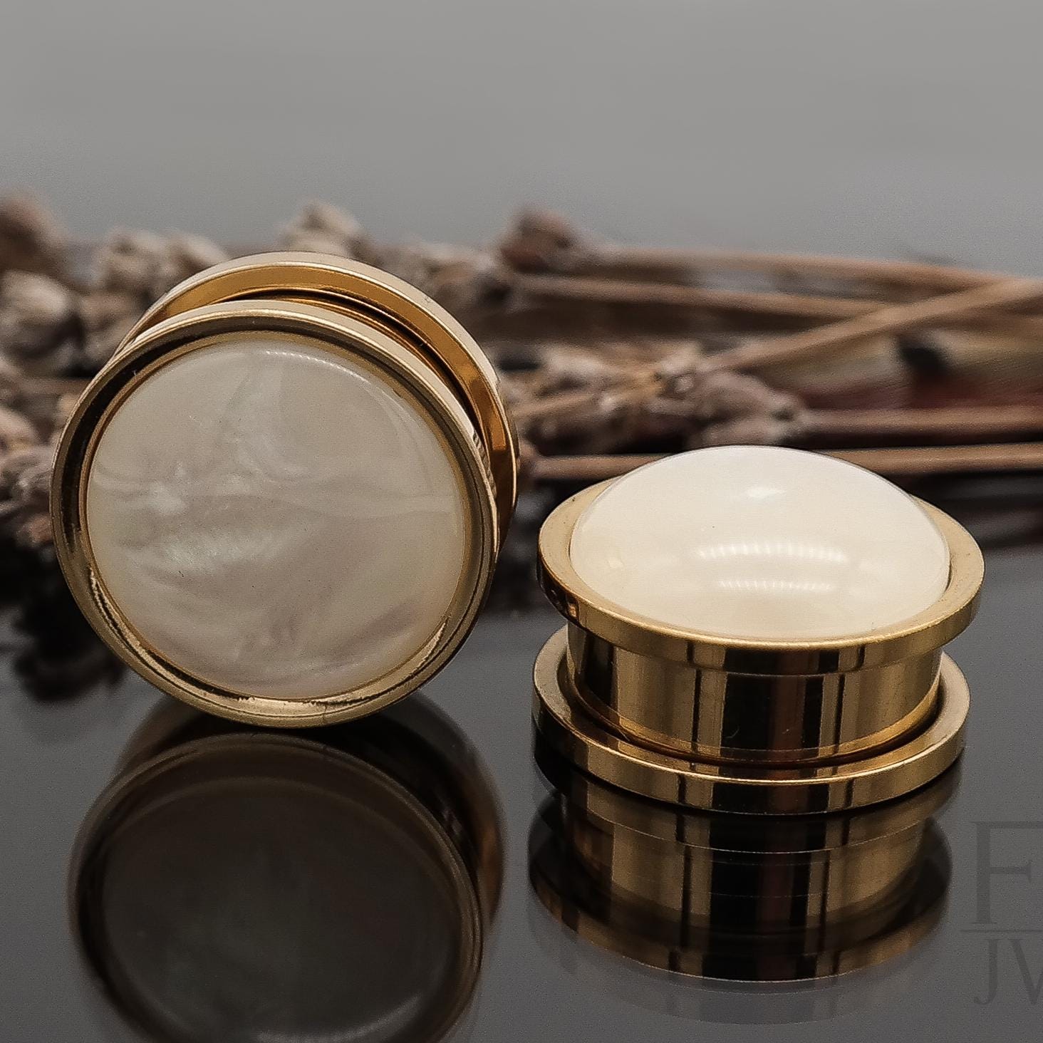 Golden Pearl Plugs Pair Size 6 Mm - 25 | 2G 1" Golden Pearl Plugs Pair Size 6 Mm - 25 | 2G 1" von FuxJewellerySale