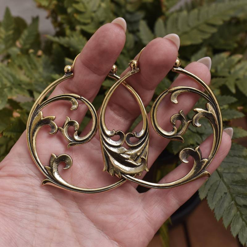 Gothic Ornament Earrings Hoops Golden Brass von FuxJewellerySale