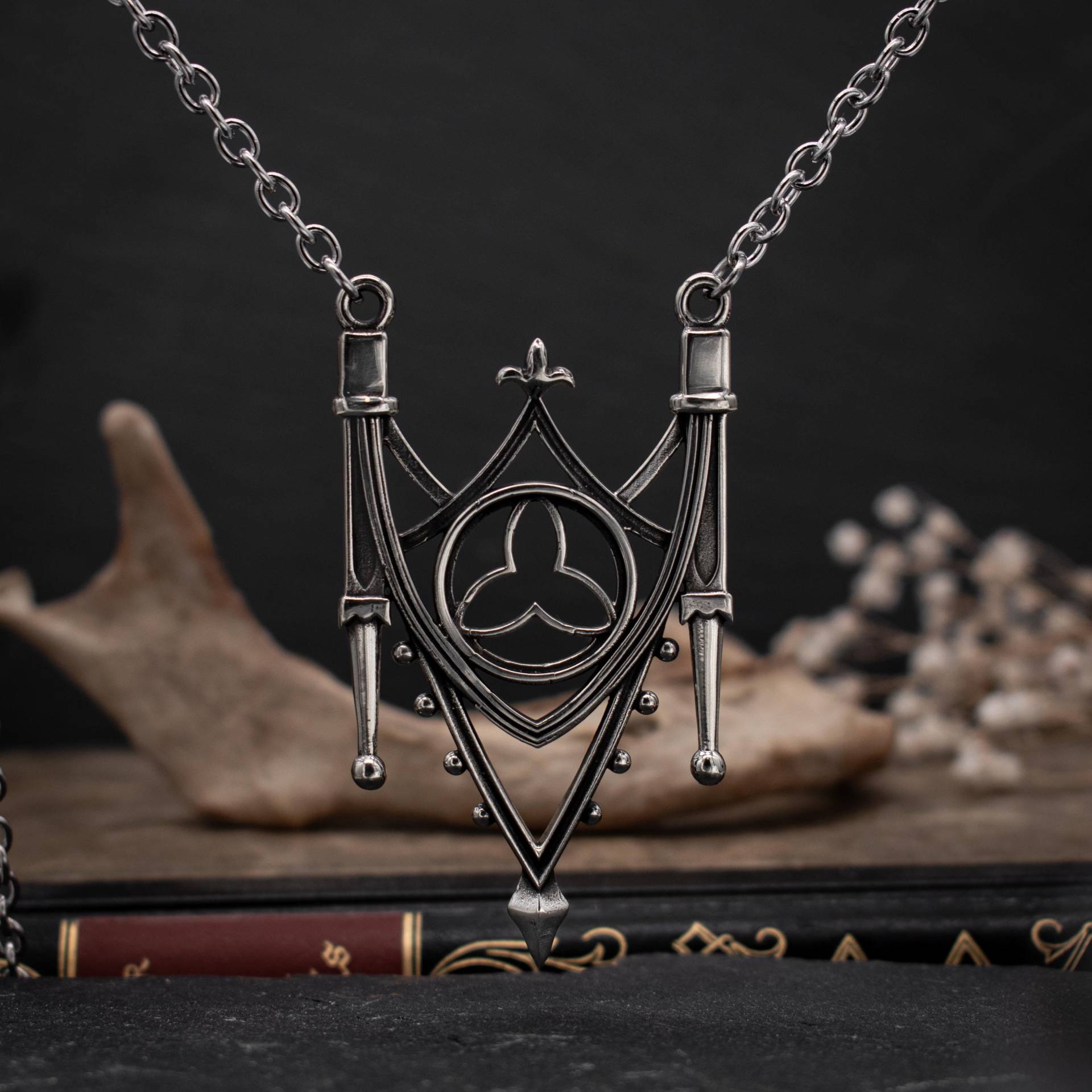 Medieval Gothic Arch Necklace | Silver Color Gold Goth Aesthetic Cathedral Architecture Medieval Gothic Arch Necklace | Silver Color Gold Goth Aesthetic Cathedral Architecture von FuxJewellerySale