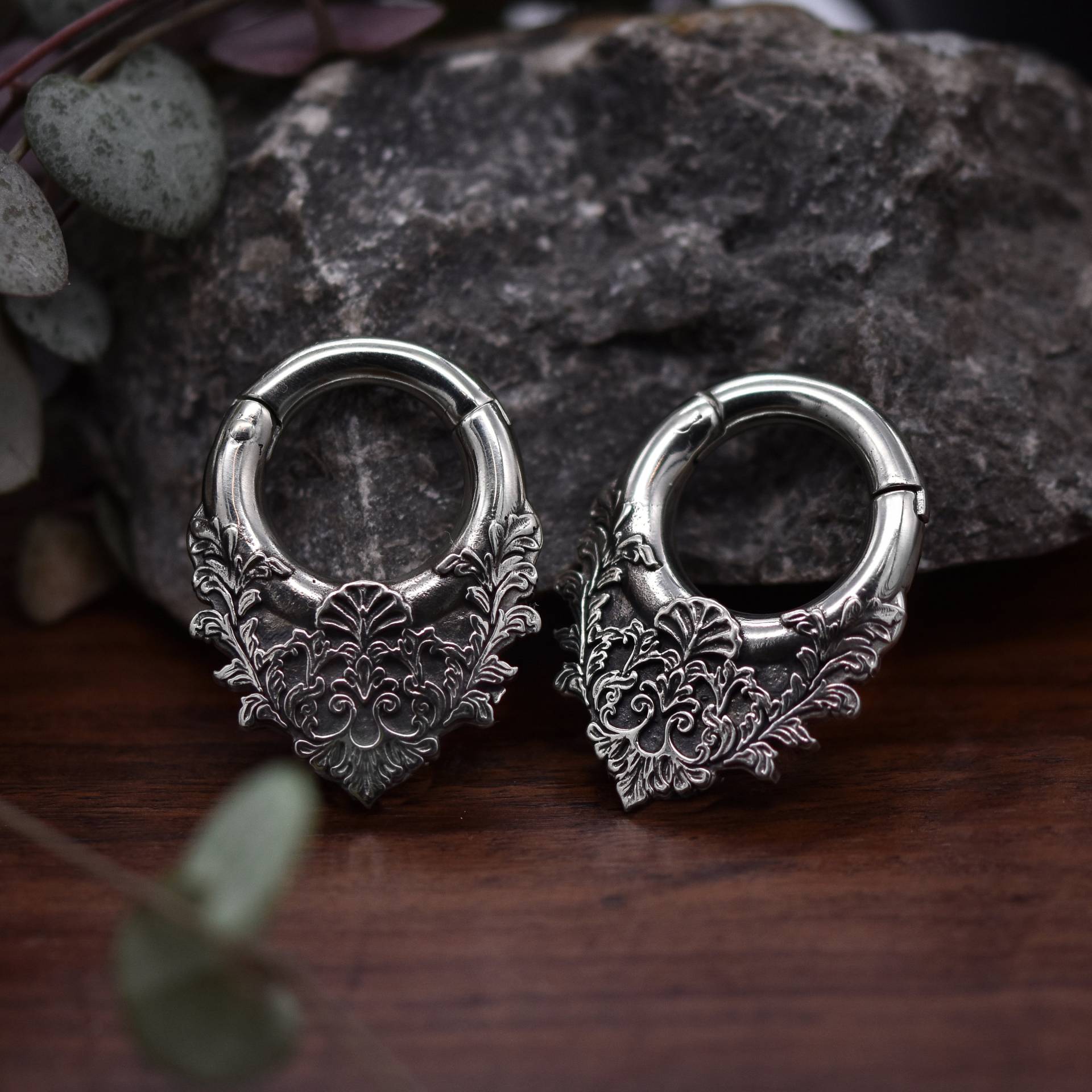 Silver Baroque Ear Weights ܍ Hangers Clicker Pair Stretched Lobes Silver Baroque Ear Weights ܍ Hangers Clicker Pair Stretched Lobes von FuxJewellerySale