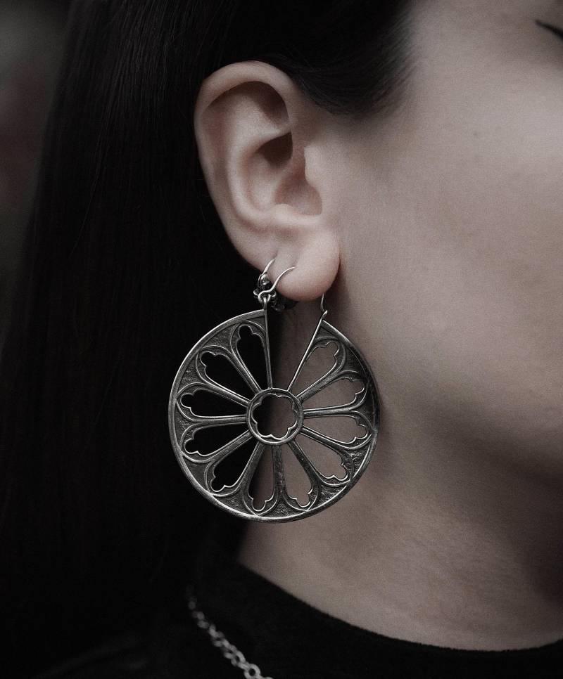 Silver Cathedral Window Earrings Hoops Pair Silver Cathedral Window Earrings Hoops Pair von FuxJewellerySale
