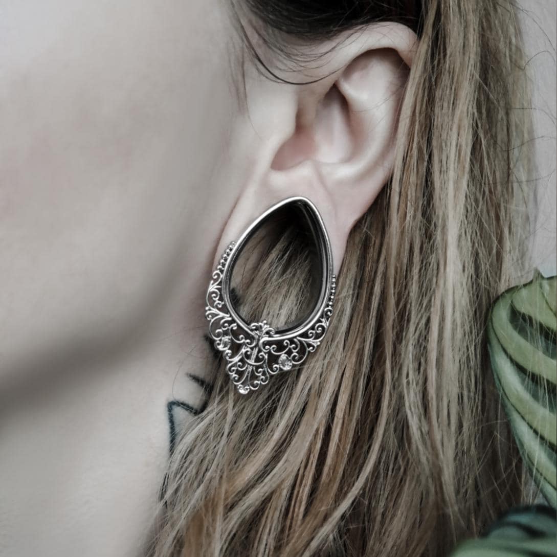 Silver Ornament Teardrop Tunnels Pair Silver Ornament Teardrop Tunnels Pair von FuxJewellerySale