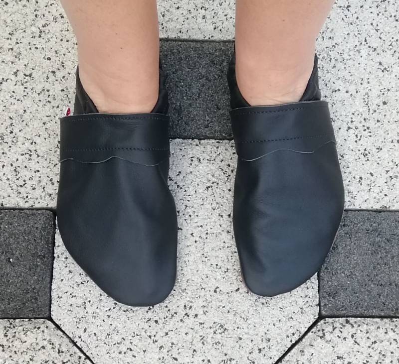 Barfußschuhe Lederpuschen Für Erwachsene. Mokassin Slipper Nach Maß. Hausschuhe Erwachsene Uni von FuxisKrabbelschuhe
