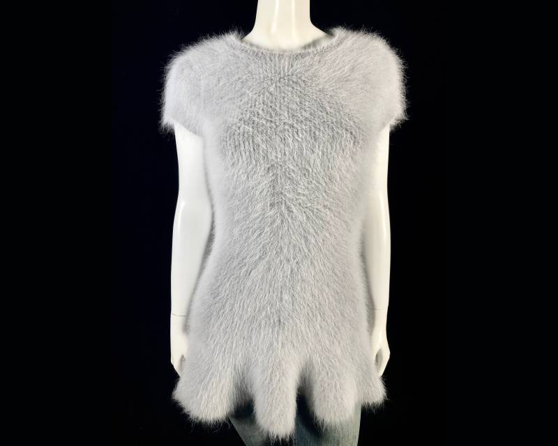70% Angora Fuzzy Line Grauer Volant Pullover/Tunika Pullover 32"-Bust von FuzzieJones