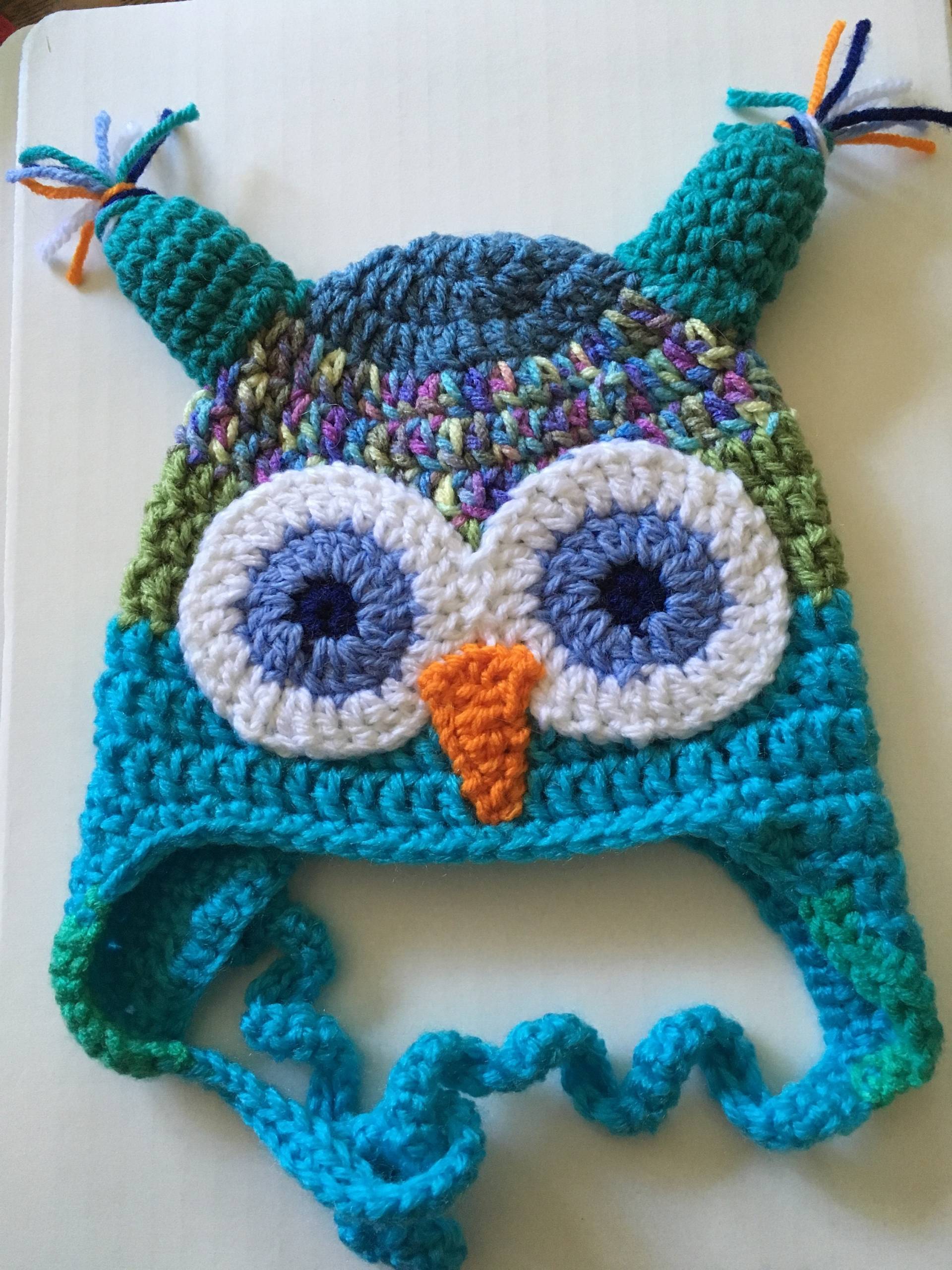 Eule, Bunter Gehäkelter Eulenhut Mit Ohrenklappe Eule, Bunter Gehäkelter Eulenhut Mit Ohrenklappe von FuzzyHatShop