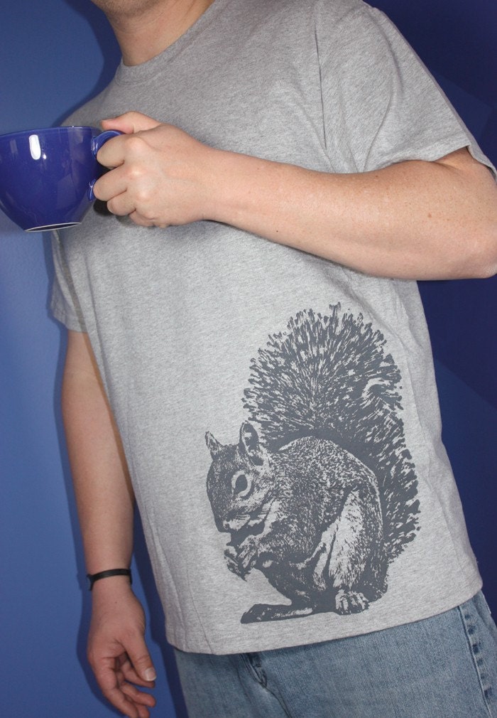 Eichhörnchen Shirt - Erwachsene Unisex Graues Tshirt Siebdruck von FuzzyMug
