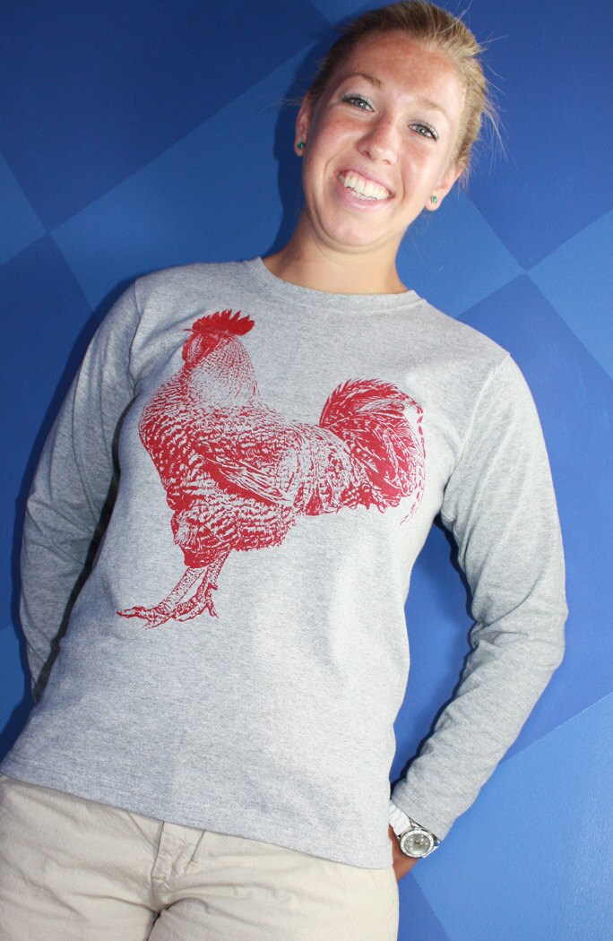 Hahn-Langarm-T-Shirt, Rot Auf Heather Grey von FuzzyMug