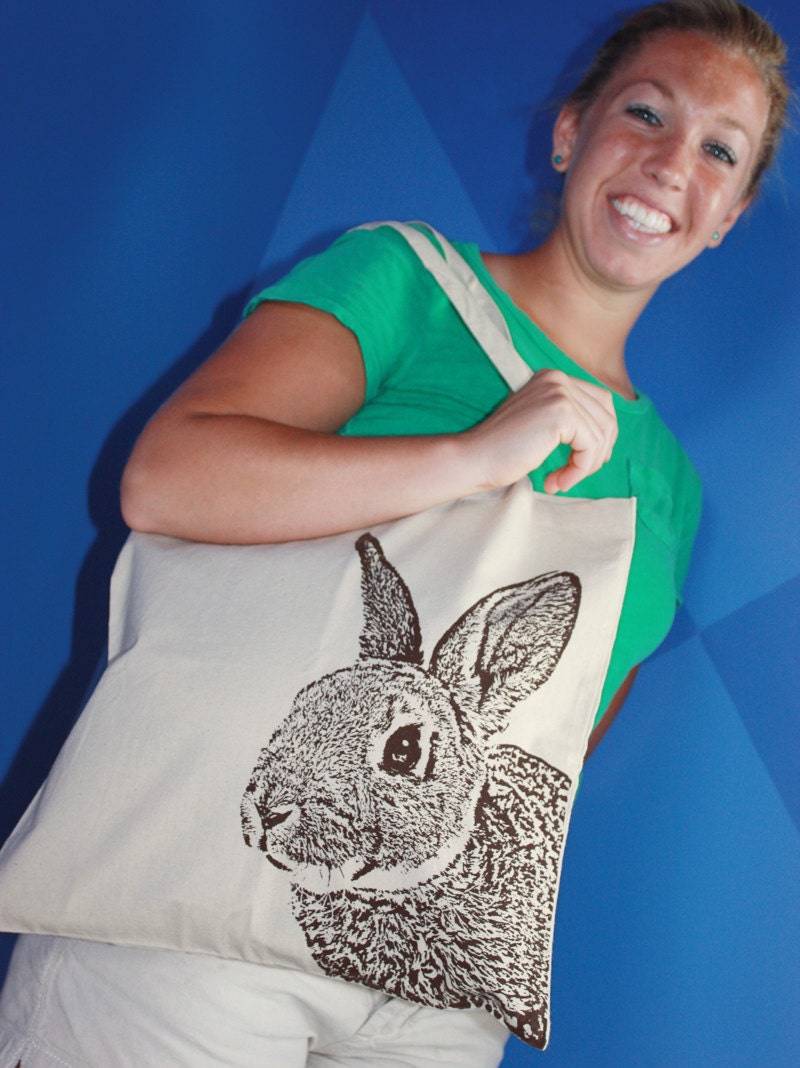 Hase Tote Bag, Stricktasche, Baumwolle, Siebdruck, Dunkelbraune Tinte von FuzzyMug