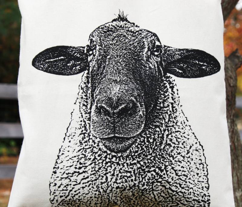 Schaf Tote Bag, Baumwollstricktasche, Siebdruck von FuzzyMug