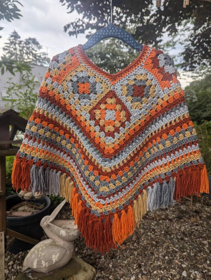 Kinderponcho 2-4 Jahre, Poncho, Gehäkelt, Boho Kinderponcho 2-4 Jahre, Poncho, Gehäkelt, Boho von Fuzzylooop