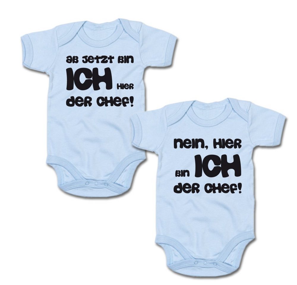 G-graphics Kurzarmbody Ab jetzt bin ich hier der Chef & Nein, hier bin ich der Chef (Zwillingsset / TwinSet, 2-tlg., Baby-Body-Set) für Zwillinge / Twins mit Sprüchen von G-graphics