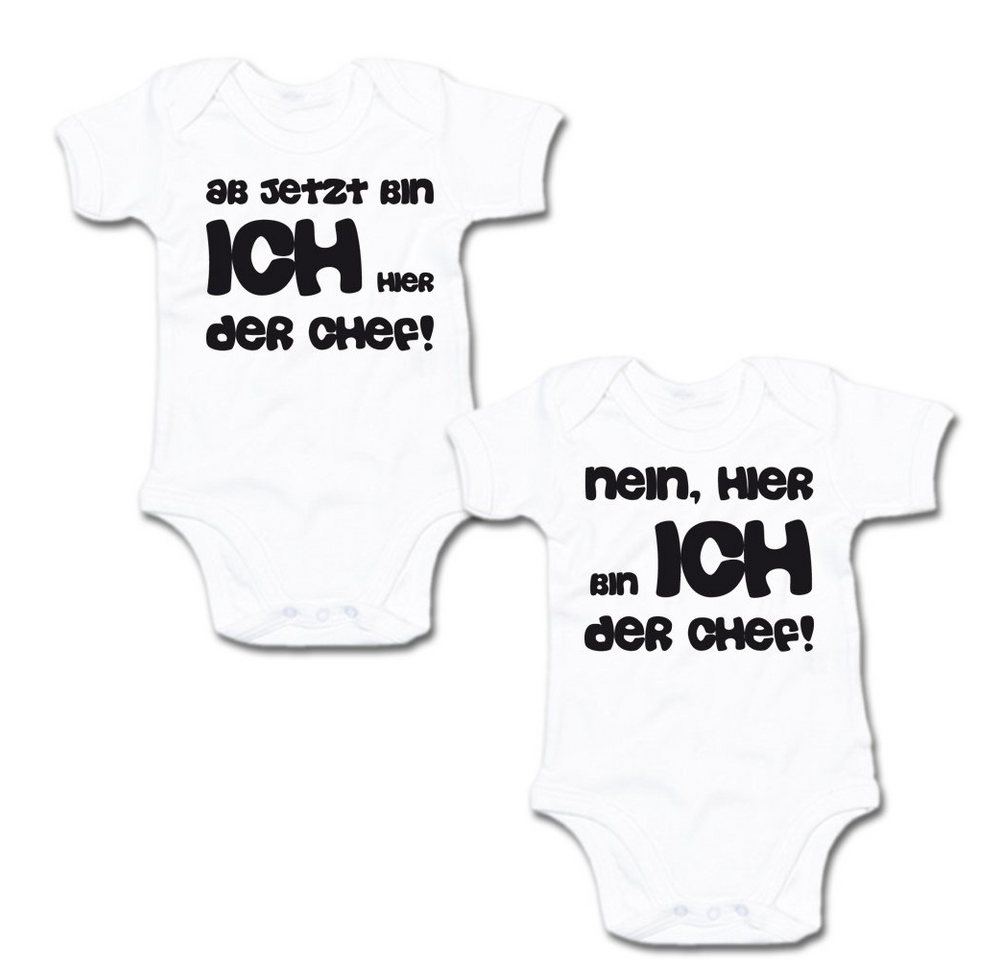 G-graphics Kurzarmbody Ab jetzt bin ich hier der Chef & Nein, hier bin ich der Chef (Zwillingsset / TwinSet, 2-tlg., Baby-Body-Set) für Zwillinge / Twins mit Sprüchen von G-graphics