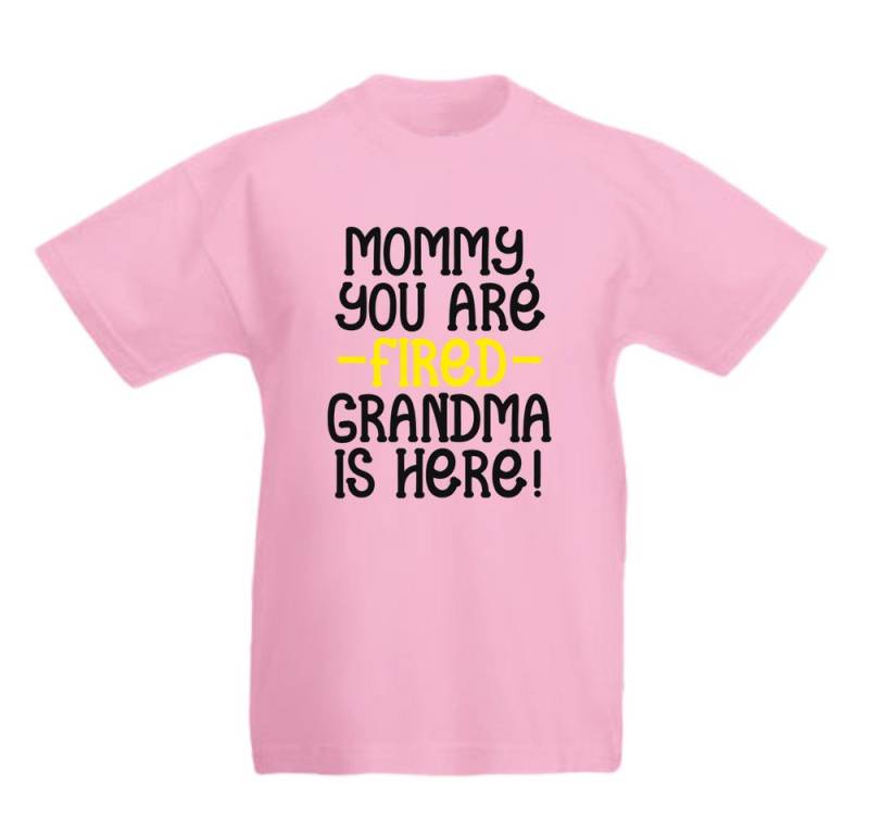 G-graphics T-Shirt Mommy, you are fired – Gandma is here! Kinder T-Shirt mit coolem Spruch als Frontprint von G-graphics