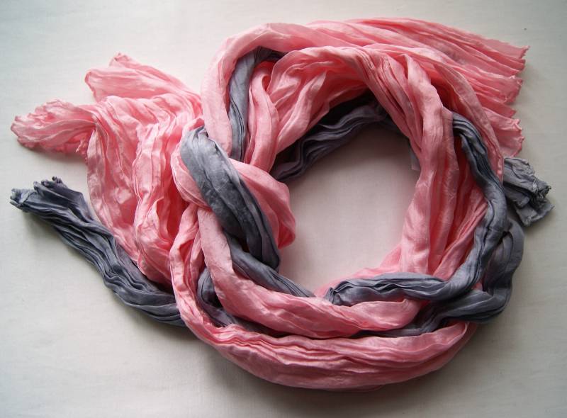 55 Auswahl - Crash-Seidenschals Rosa Uni Und Hellgrau von GABIKII