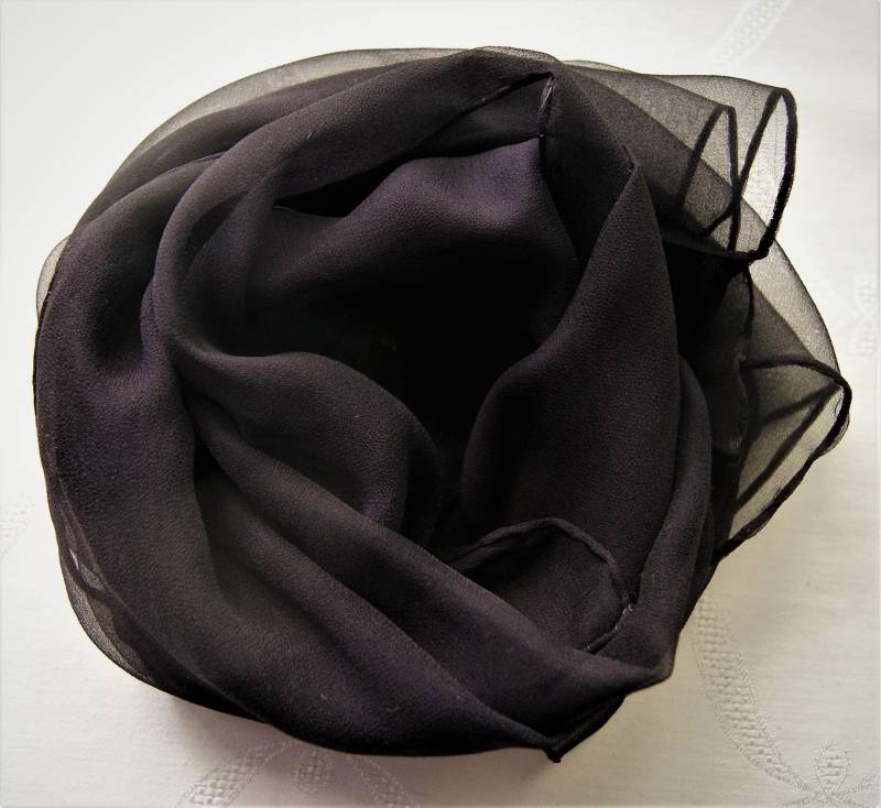 Grössenwahl - Chiffonschal Schwarz Uni 100% Seide von GABIKII
