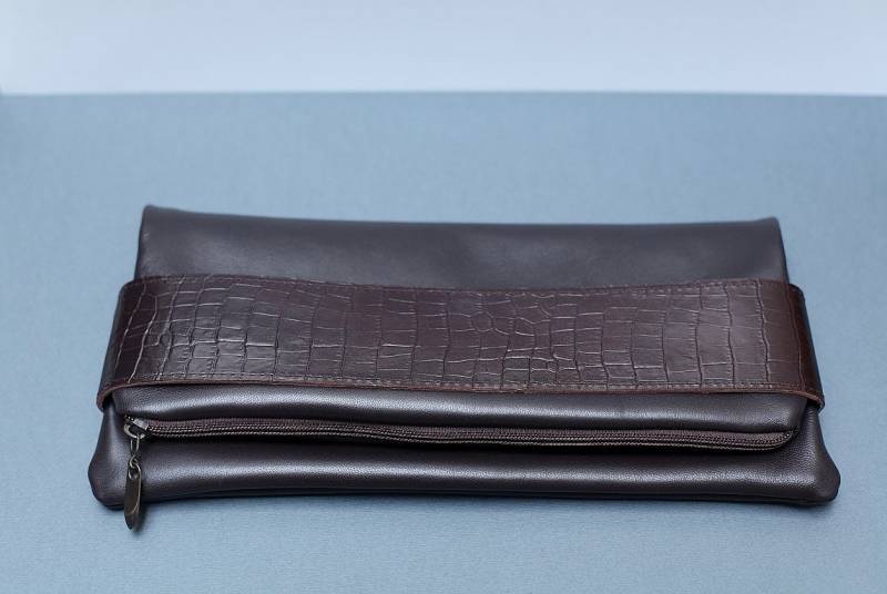 Foldover Clutch/Lederbraun von GAESDESIGN