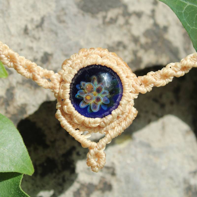 Makramee-Kette Mit Eingefasstem Glasstein Makramee-Kette Mit Eingefasstem Glasstein von GAJAglas