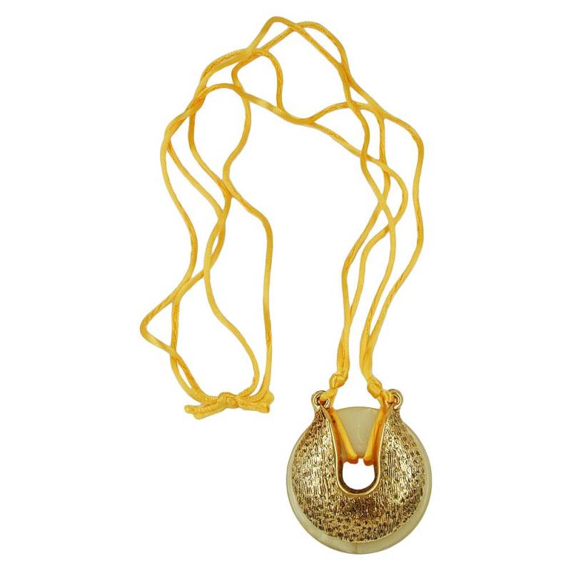Kette 53mm Scheibe Gelb Seidig Amulett-Aufsatz Altgoldfarben Kunststoff Atlasbiese 90cm von GALLAYde