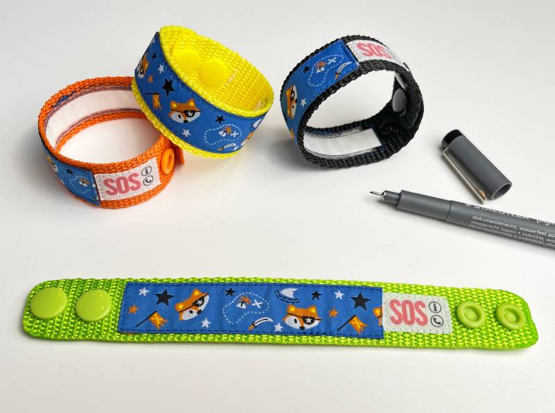 Sos Armband Elternfinder Bad Fox/Piratenfuchs Notfallarmband Individuelle Größe Infos Austauschbar Wasserfest Mitwachsend von GARNichtschlecht