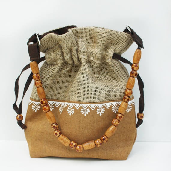 Jute Und Baumwolle Beuteltasche Mit Perlen Griff von GAURIDESIGNS
