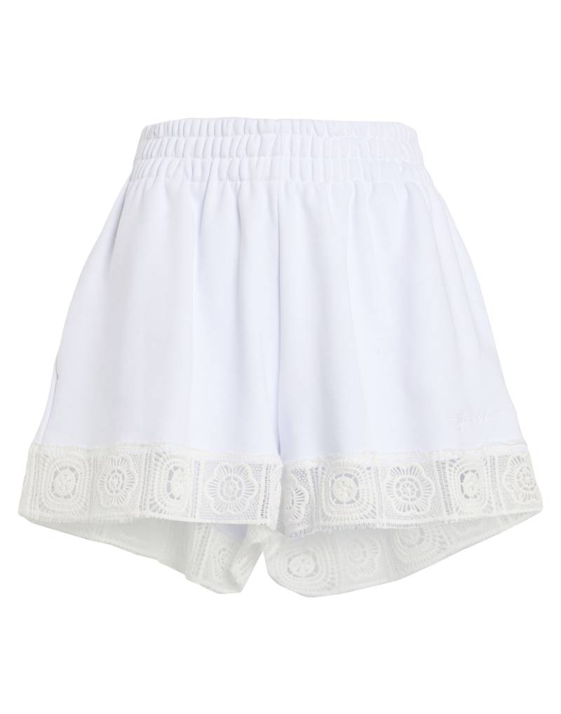 GAëLLE Paris Shorts & Bermudashorts Damen Weiß von GAëLLE Paris