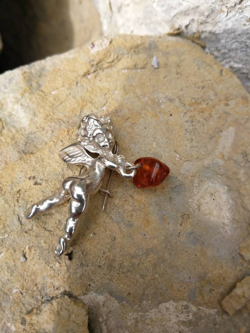Bernstein Cupid Brosche Bernstein Cupid Brosche von GAmberjewellery