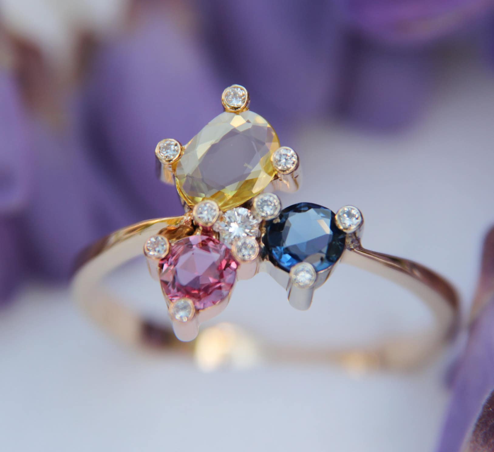 Blaurosa Und Gelber Saphir - Diamantring in 14-Karätiger Gelbgoldfassung | Saphirring Ring Mit Diamanten Saphiren Feiner Schmuck Blaurosa Und Gelber Saphir - Diamantring in 14-Karätiger Gelbgoldfassung | Saphirring Ring Mit Diamanten Saphiren Feiner Schmuck von GCunique