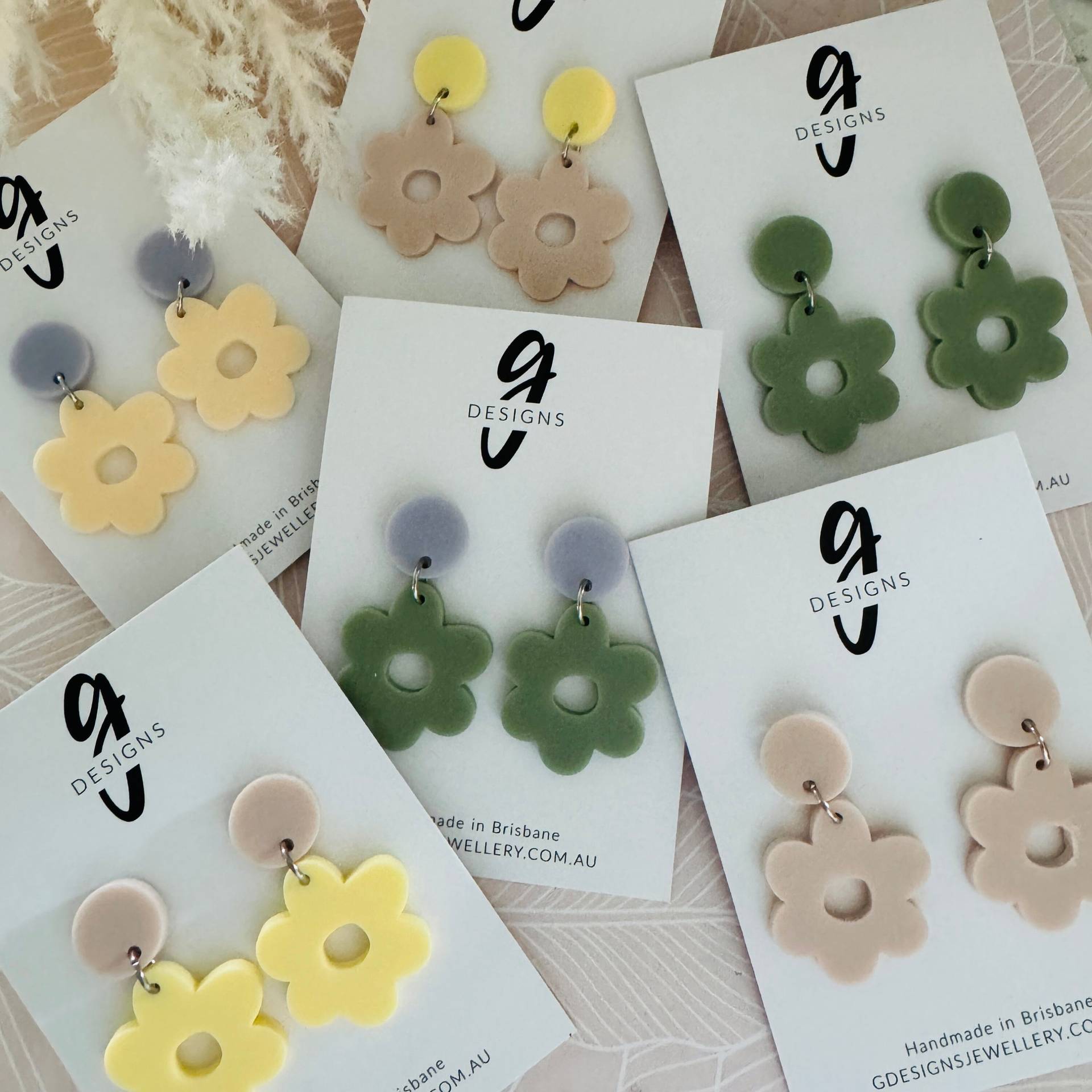 Daisy Dream Statement Ohrringe - Acryl Blumen Ohrhänger Design Your Own Pastellfarben Pink Lila Grün Zitrone Pfirsich von GDesignsJewellery