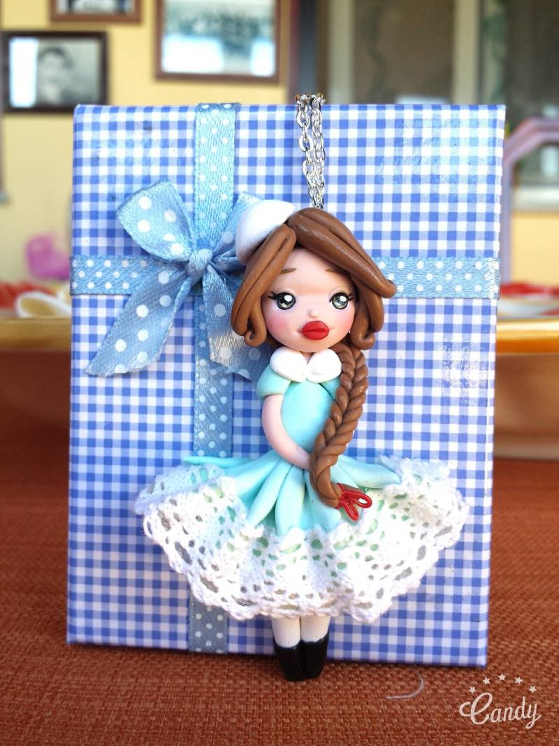Türkisfarbene Puppenkette Türkisfarbene Puppenkette von GDollhouse