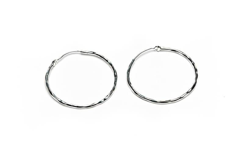 Dünne Kreis Gehämmert Finish Hoop Ohrringe Handgemacht, Weiß Messing, Minimale Reifen Nickel Frei Boho Ohrringe, Geschenkkarton, Free Uk Post von GECKOSPIRITUS