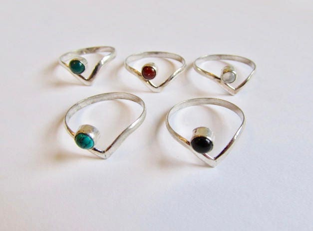 Einfache Chevron Edelstein Ring Weiß Messing Grün Onyx Türkis Karneol Mondstein Lapis Rubin + Geschenk-Tasche, Kostenlose Uk Lieferung Wbc von GECKOSPIRITUS