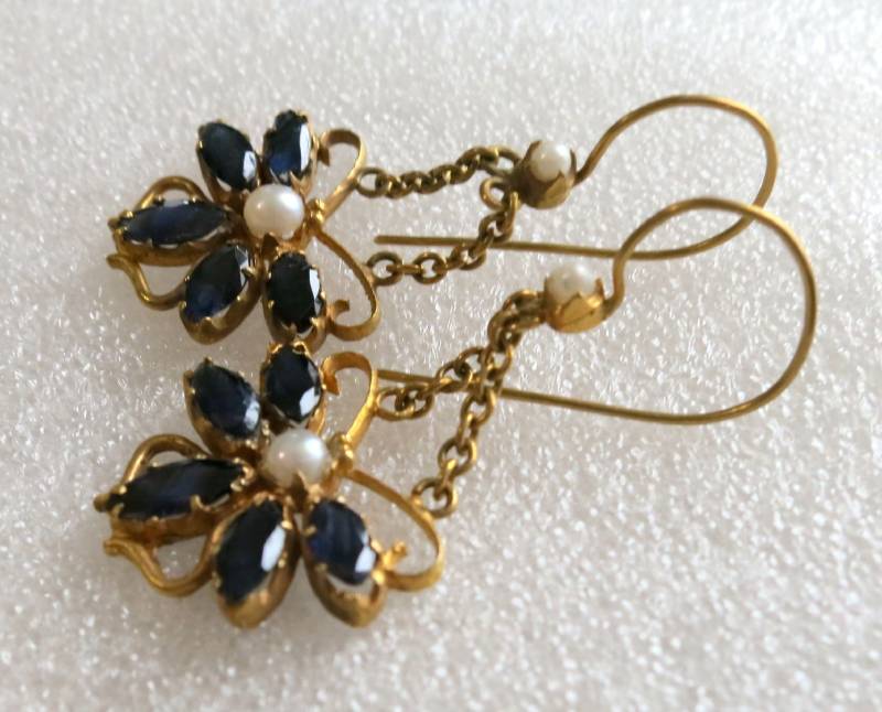 Antike 15Ct. Gold Blau Saphir & Pearl Butterfly Ohrringe von GEDALOVITCH