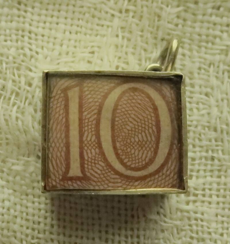 Original Zehn-Schilling-Schein Glücksbringer in Einer Sterling Silber Hülle Mit Glasfront von GEDALOVITCH