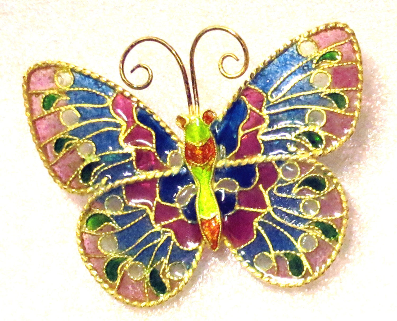 Zart Emaillierte Silber Vergoldete Plique-A-Jour Schmetterling Brosche von GEDALOVITCH