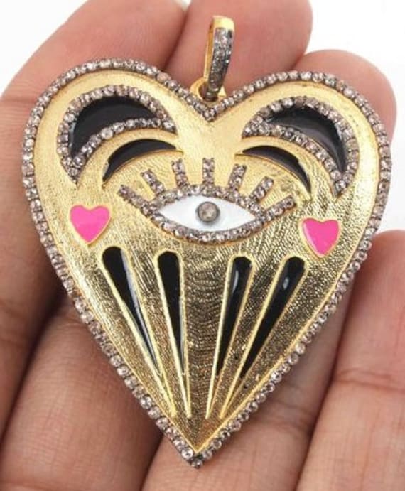 50 X 43 Mm Designer Bakelit Herz Anhänger Emaille Charm Gelbgold Pave Diamant Evil Eye Schmuck 50 X 43 Mm Designer Bakelit Herz Anhänger Emaille Charm Gelbgold Pave Diamant Evil Eye Schmuck von GEMBEADSCREATIONIN